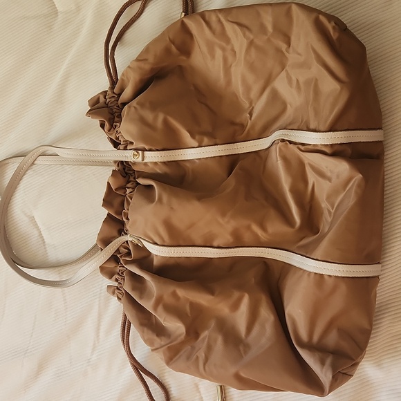 Medium Sized Duffle Tote Bag Gym Bag - Picture 2 of 2